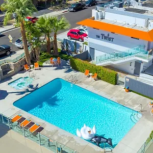 The Twist 3* Palm Springs